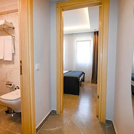 Swan Boutique Hotel *